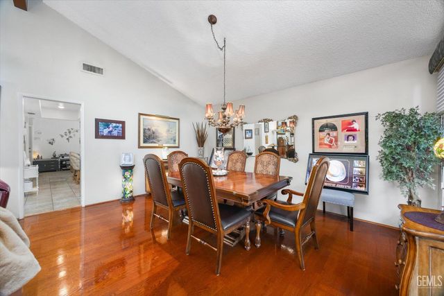 105 Camino Del Oeste, Bakersfield, CA 93309