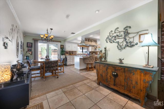 105 Camino Del Oeste, Bakersfield, CA 93309