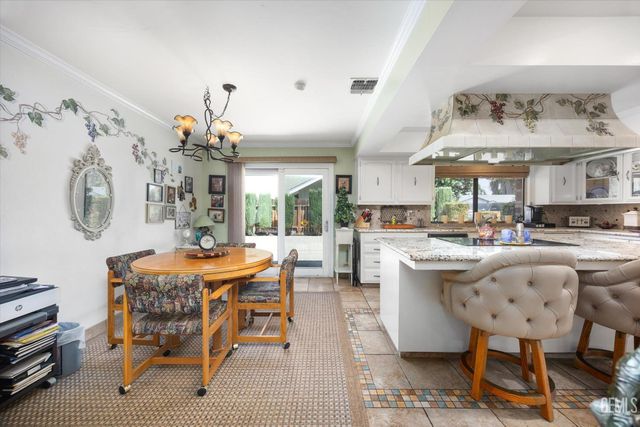 105 Camino Del Oeste, Bakersfield, CA 93309