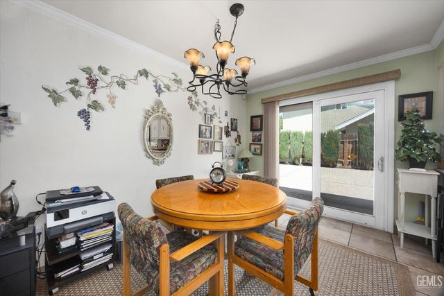 105 Camino Del Oeste, Bakersfield, CA 93309