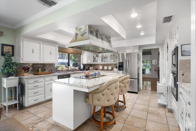 105 Camino Del Oeste, Bakersfield, CA 93309