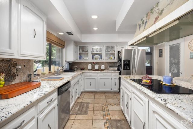 105 Camino Del Oeste, Bakersfield, CA 93309