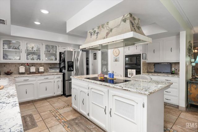 105 Camino Del Oeste, Bakersfield, CA 93309