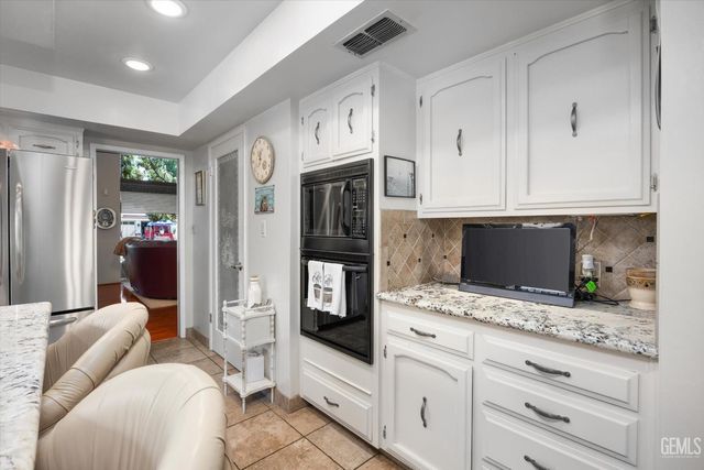 105 Camino Del Oeste, Bakersfield, CA 93309