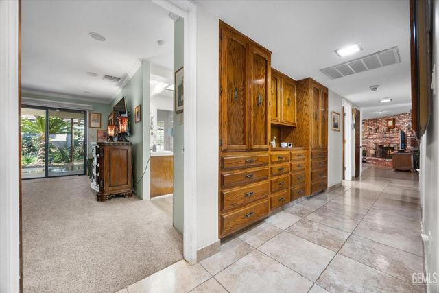 105 Camino Del Oeste, Bakersfield, CA 93309