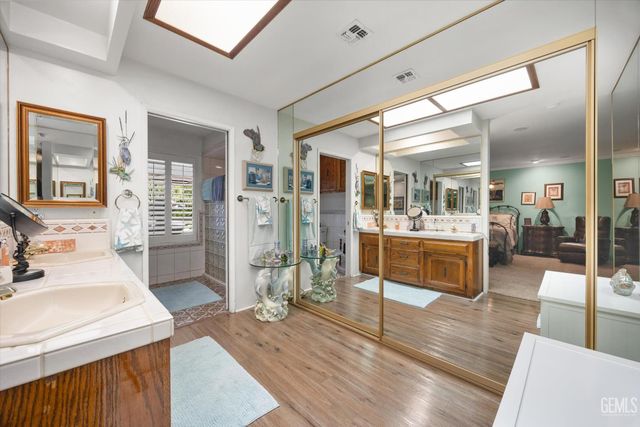 105 Camino Del Oeste, Bakersfield, CA 93309