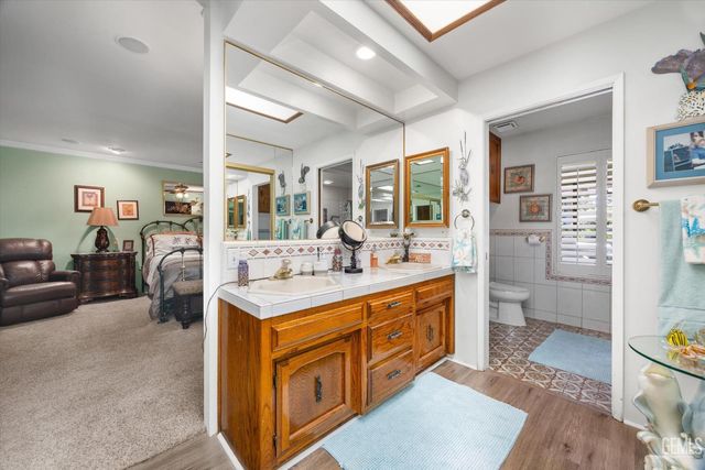 105 Camino Del Oeste, Bakersfield, CA 93309