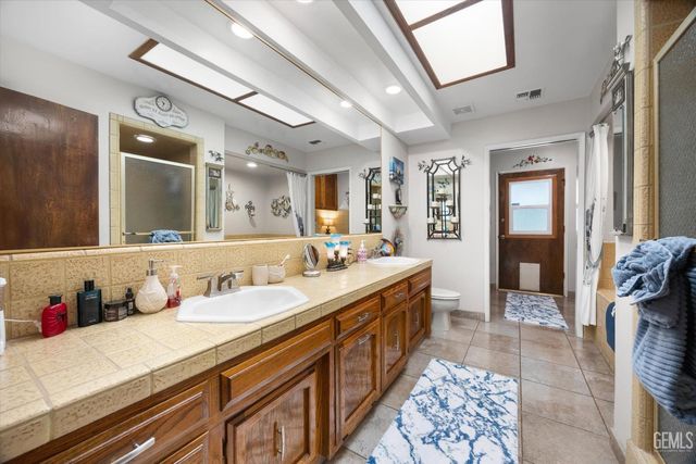 105 Camino Del Oeste, Bakersfield, CA 93309