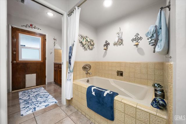 105 Camino Del Oeste, Bakersfield, CA 93309