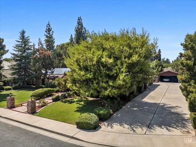 105 Camino Del Oeste, Bakersfield, CA 93309