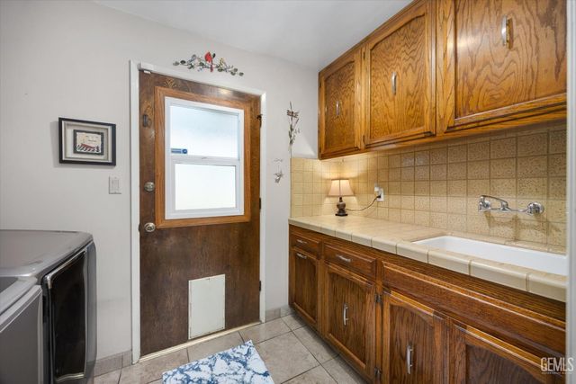 105 Camino Del Oeste, Bakersfield, CA 93309