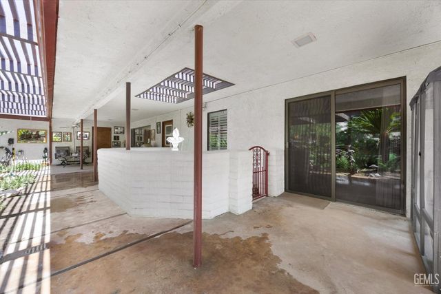 105 Camino Del Oeste, Bakersfield, CA 93309