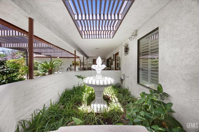 105 Camino Del Oeste, Bakersfield, CA 93309