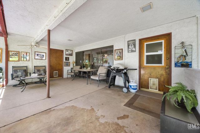 105 Camino Del Oeste, Bakersfield, CA 93309