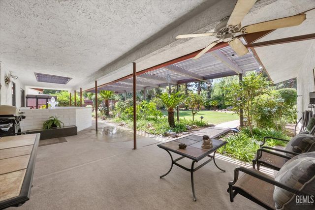 105 Camino Del Oeste, Bakersfield, CA 93309