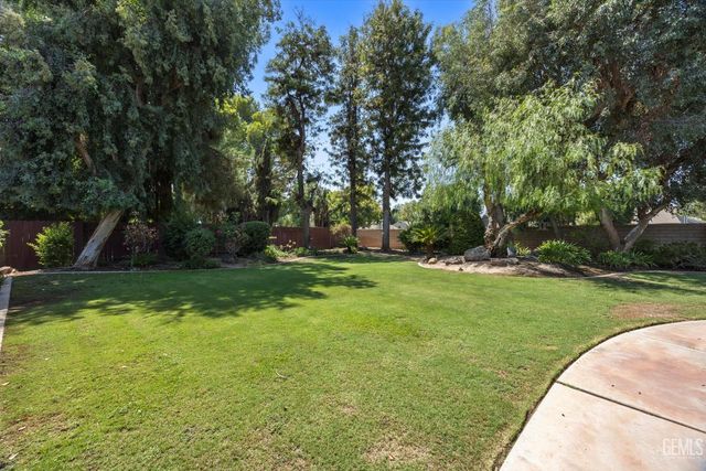 105 Camino Del Oeste, Bakersfield, CA 93309