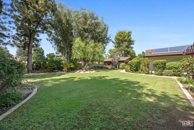 105 Camino Del Oeste, Bakersfield, CA 93309