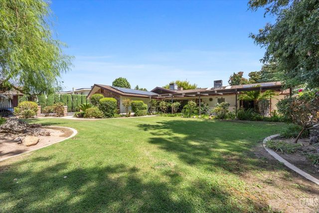 105 Camino Del Oeste, Bakersfield, CA 93309