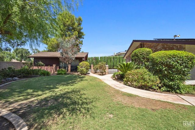 105 Camino Del Oeste, Bakersfield, CA 93309