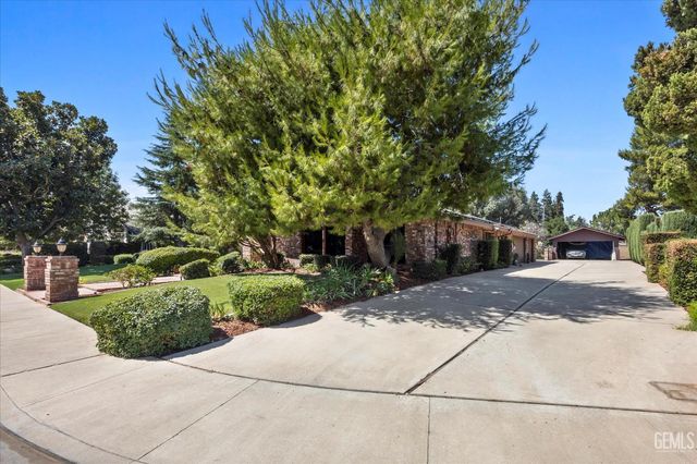 105 Camino Del Oeste, Bakersfield, CA 93309
