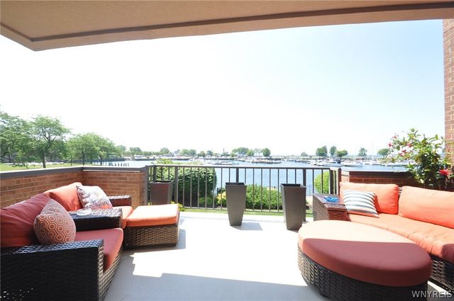 40 Waterfront Circle, Buffalo, NY 14202
