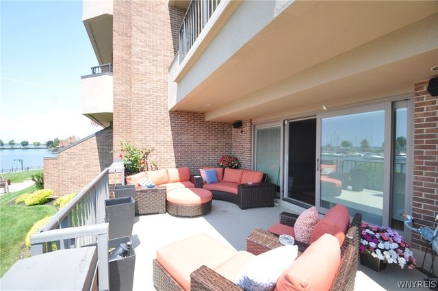40 Waterfront Circle, Buffalo, NY 14202