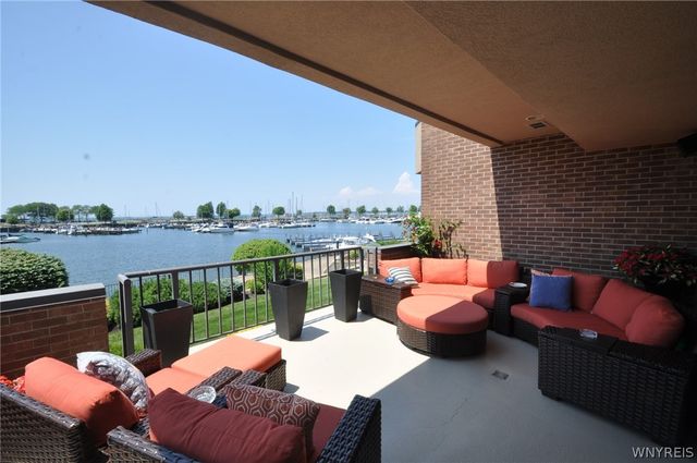 40 Waterfront Circle, Buffalo, NY 14202