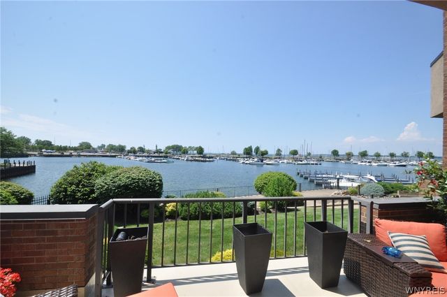 40 Waterfront Circle, Buffalo, NY 14202