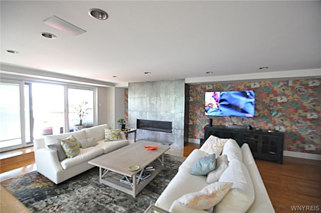 40 Waterfront Circle, Buffalo, NY 14202