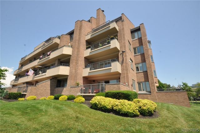40 Waterfront Circle, Buffalo, NY 14202