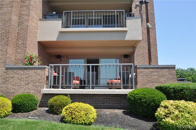 40 Waterfront Circle, Buffalo, NY 14202