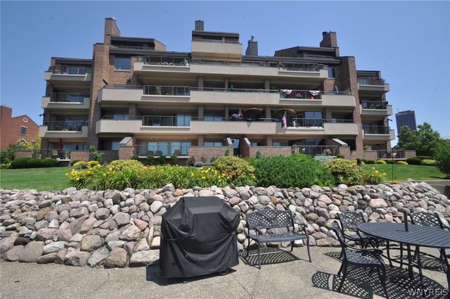40 Waterfront Circle, Buffalo, NY 14202