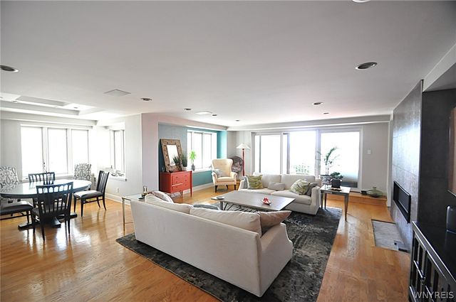 40 Waterfront Circle, Buffalo, NY 14202