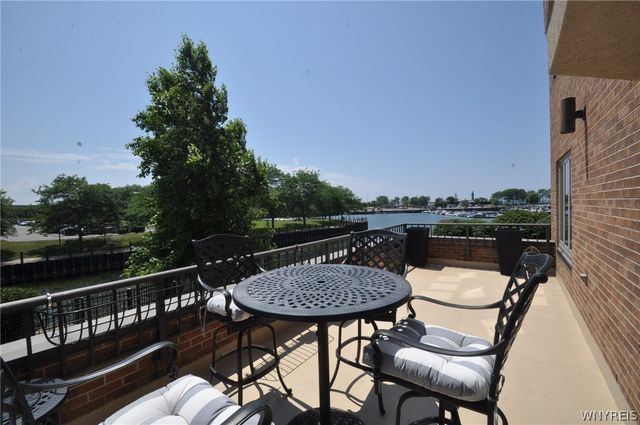40 Waterfront Circle, Buffalo, NY 14202