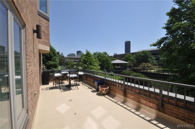 40 Waterfront Circle, Buffalo, NY 14202