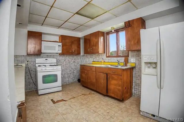 2015 Genesee Street, Buffalo, NY 14211