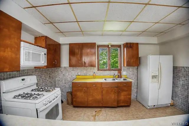 2015 Genesee Street, Buffalo, NY 14211