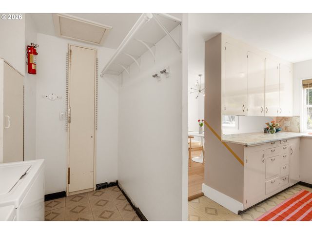 5923 Se FRANKLIN St, Portland, OR 97206