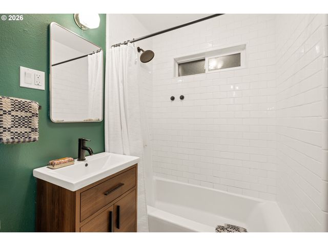 5923 Se FRANKLIN St, Portland, OR 97206