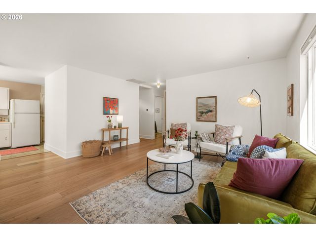 5923 Se FRANKLIN St, Portland, OR 97206