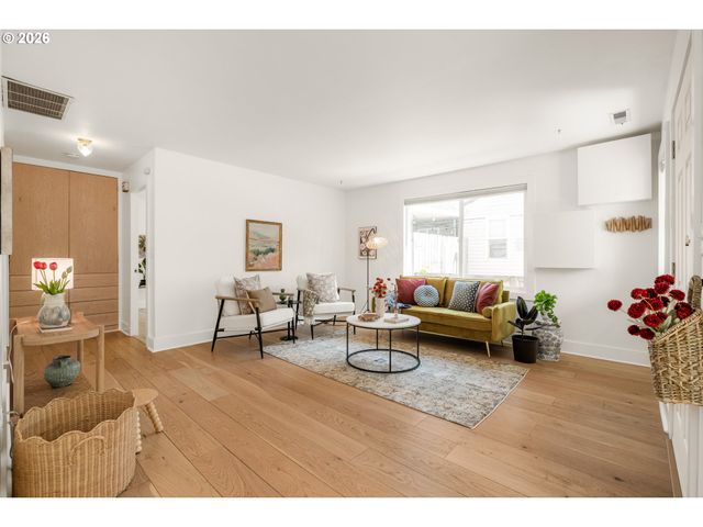 5923 Se FRANKLIN St, Portland, OR 97206