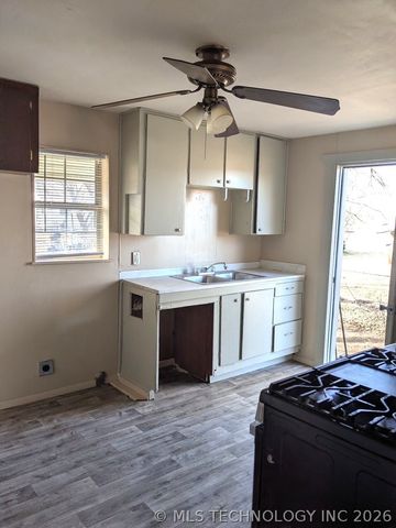 15 N Street NW, Ardmore, OK 73401