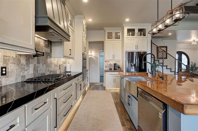 10001 Cascina Drive, Yukon, OK 73099