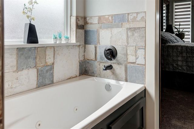 10001 Cascina Drive, Yukon, OK 73099