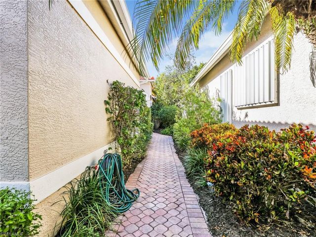 353 Steerforth CT, Naples, FL 34110