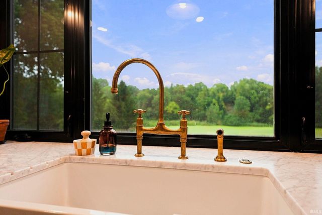 14210 Schwartz Road, Leo, IN 46765