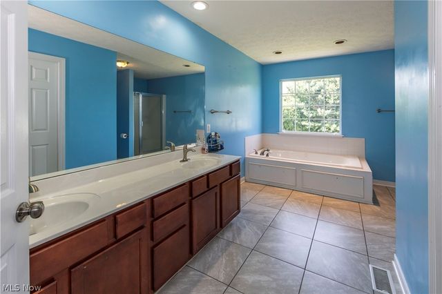 1273 Muchney Circle, Akron, OH 44312