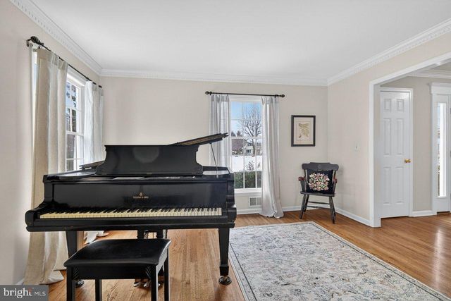 4 HARDLEY DR, Cranbury, NJ 08512