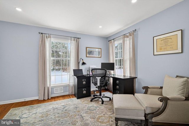 4 HARDLEY DR, Cranbury, NJ 08512