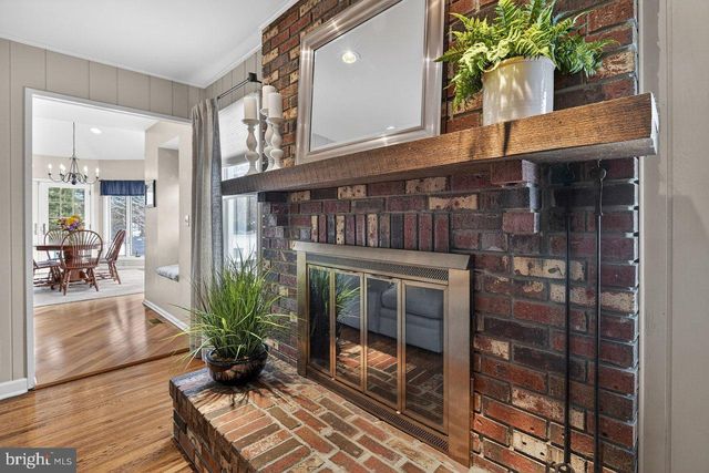 4 HARDLEY DR, Cranbury, NJ 08512